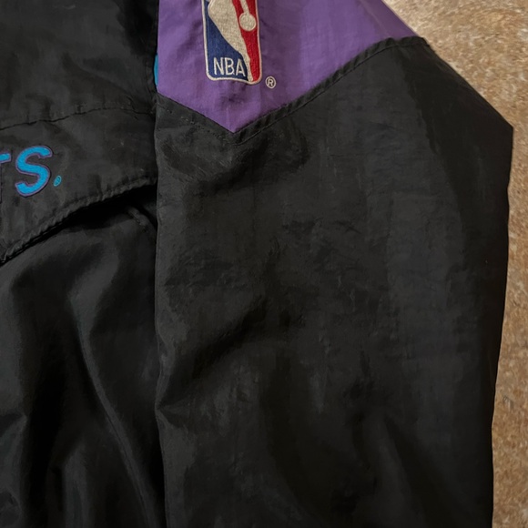 Official Vintage NBA Charlotte Hornets Starter Jacket - Picture 6 of 6